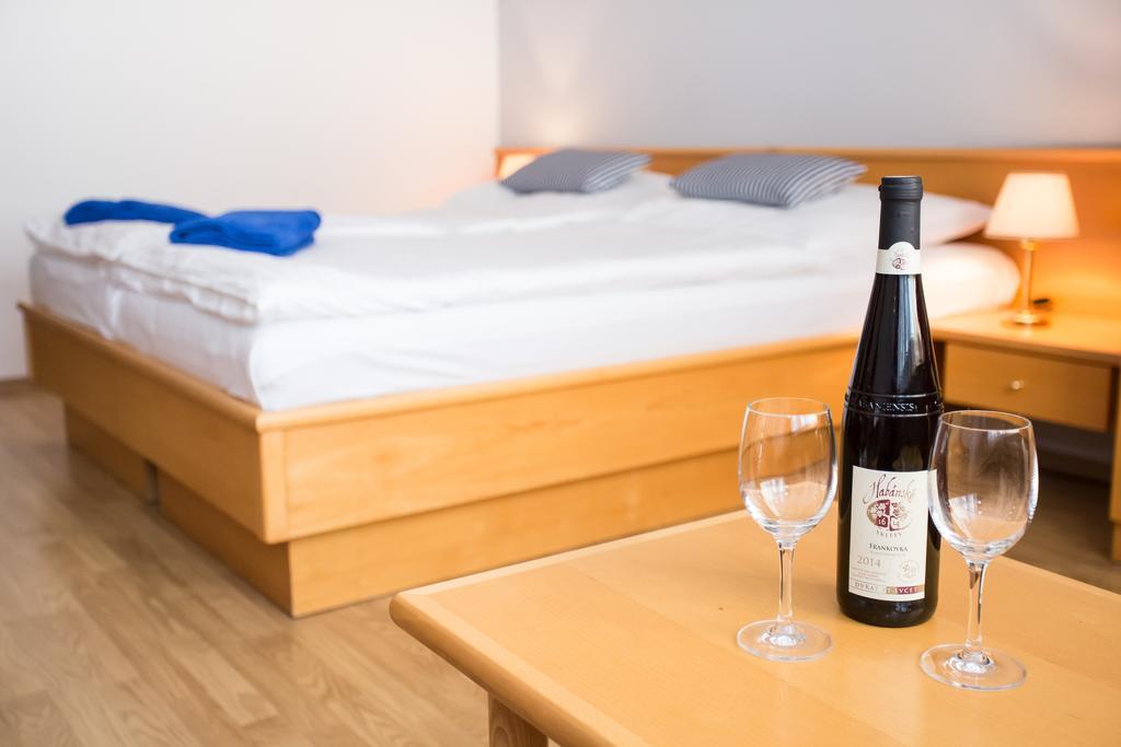 Hotel Laguna Budweis Zimmer foto